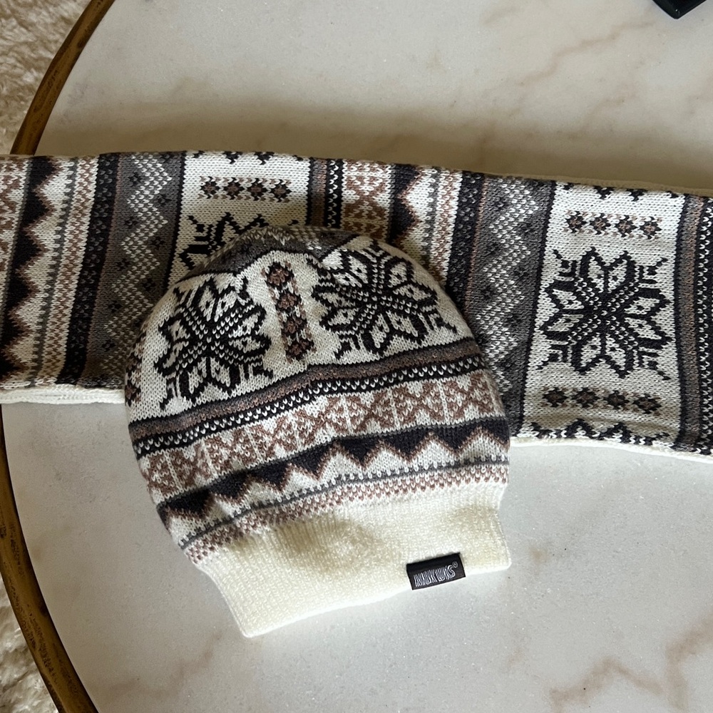 Muk luks Beanie & Scarf set.